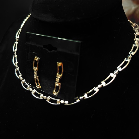 2 PIECE SILVER CHAIN LINKED NECKLACE W  MATCHING EARRINGS- RHINESTONE ACCENTS - Picture 5 of 8